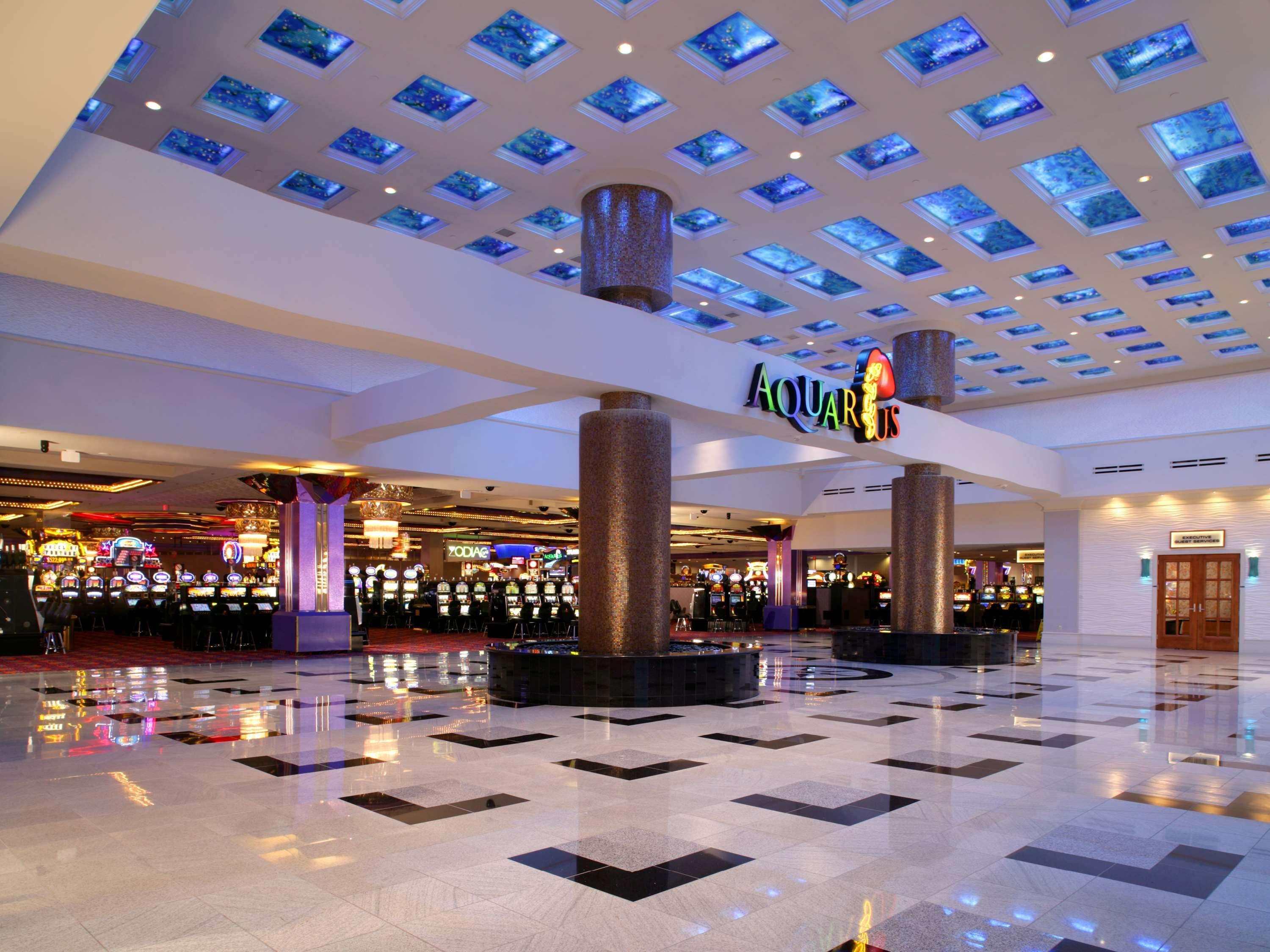 Aquarius Casino Resort Лафлин Екстериор снимка